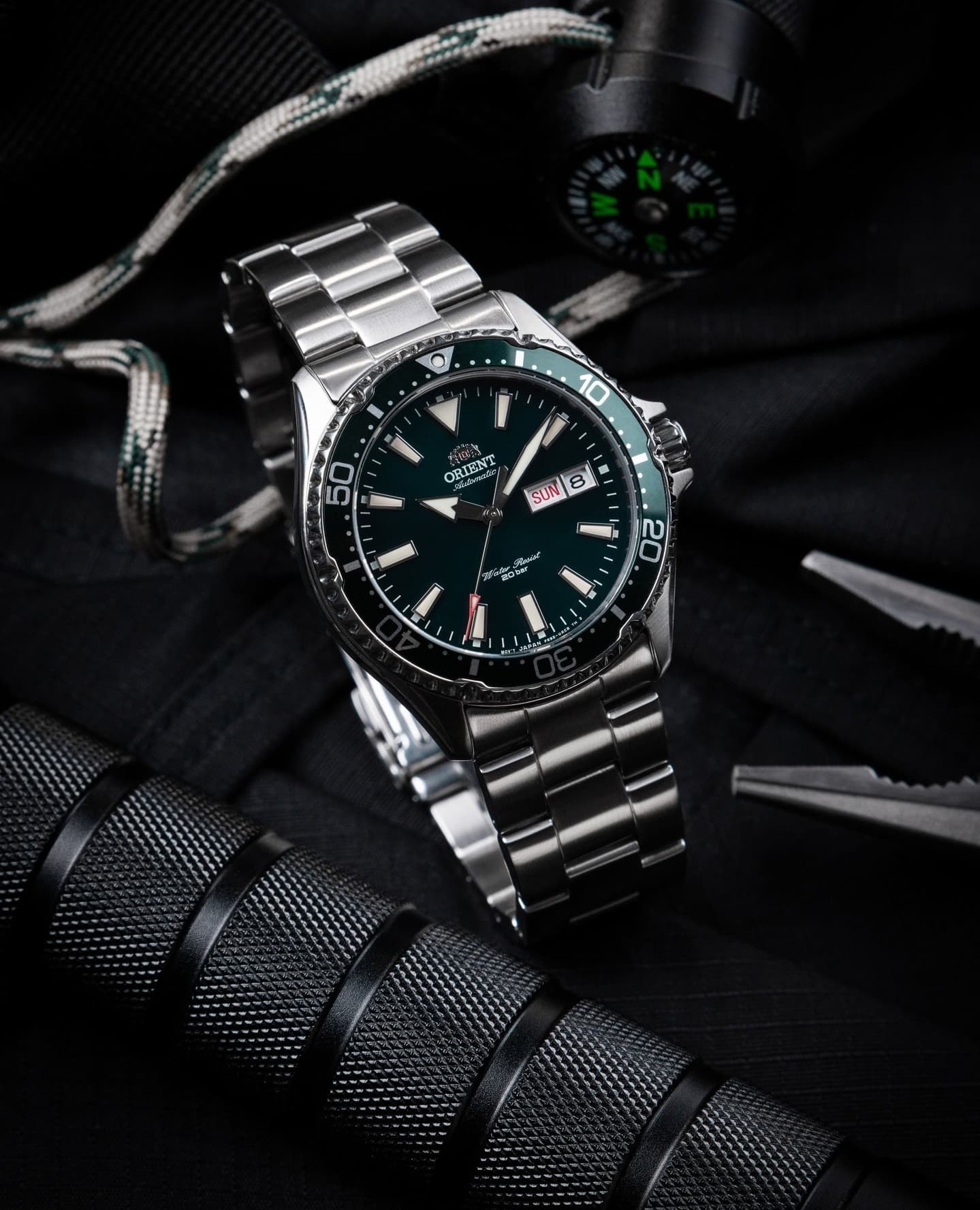 Reloj ORIENT Kamasu Mako III RA-AA0004E19B | Diver Automático 20 Bar/200M, Zafiro, 41.8mm (También disponible en Azul y Negro)