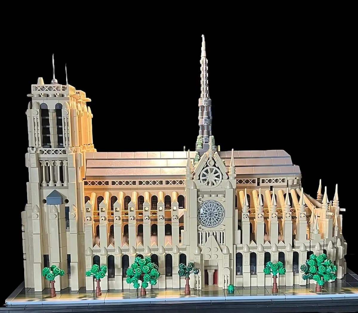 LEGO Architecture Notre Dame de París 21061 40% descuento