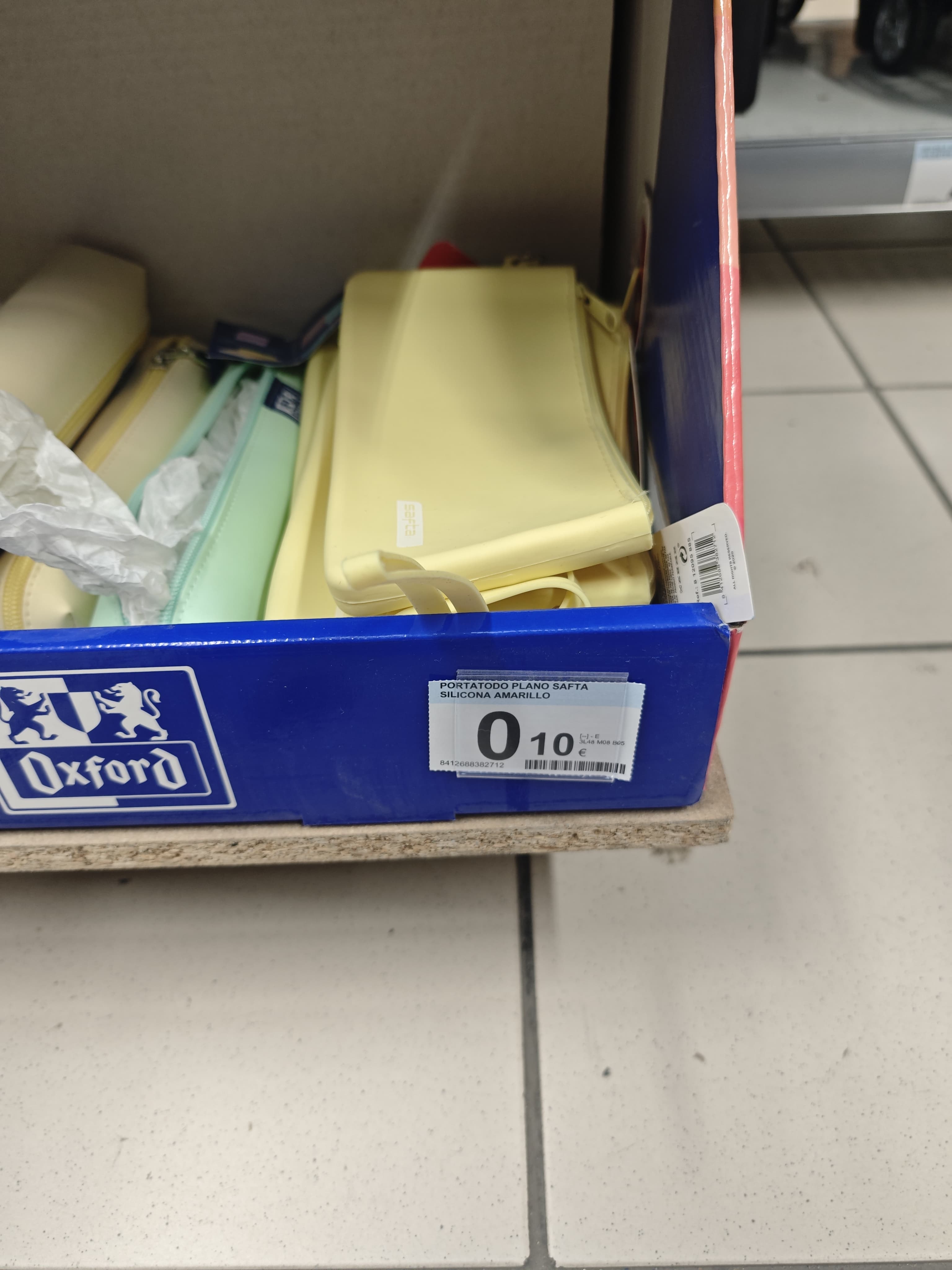 Estuche Plano Silicona Safta - Amarillo (Carrefour Campanar, Valencia)