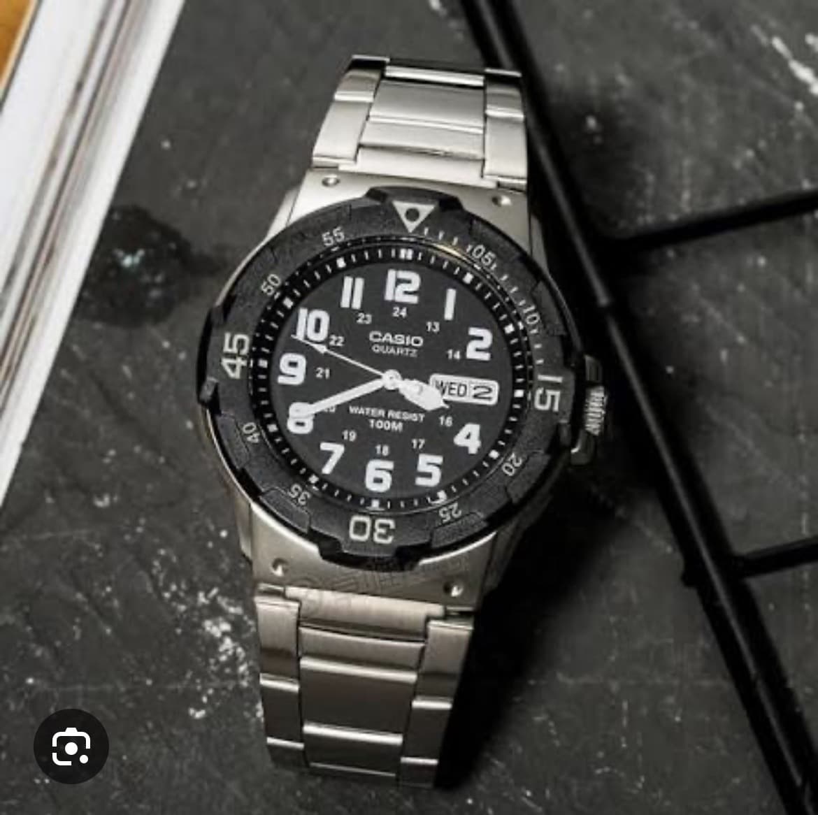 Casio MRW-200HD-1BVEF: reloj deportivo estilo diver con brazalete de acero inoxidable y resistencia al agua de 100 m