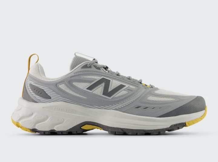Zapatillas Trail Running Hombre New Balance 410 v9 (Tallas 40.5 a 46.5, excepto 45)[Modelo de mujer en descripción]