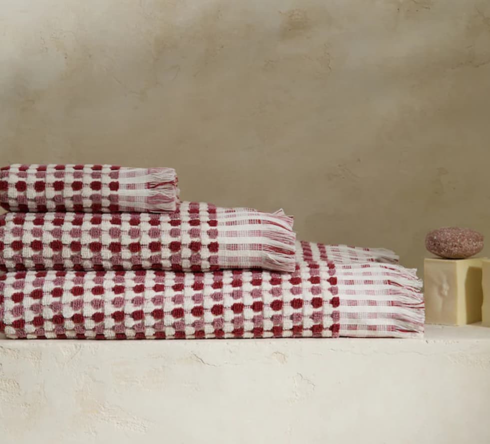 Toalla de baño algodón 500 gr/m2 Mosaico Rosa Tocador 2,95, de lavabo 6,35€ en 3 colores . En color azul de bañó 16,95€ en descripción