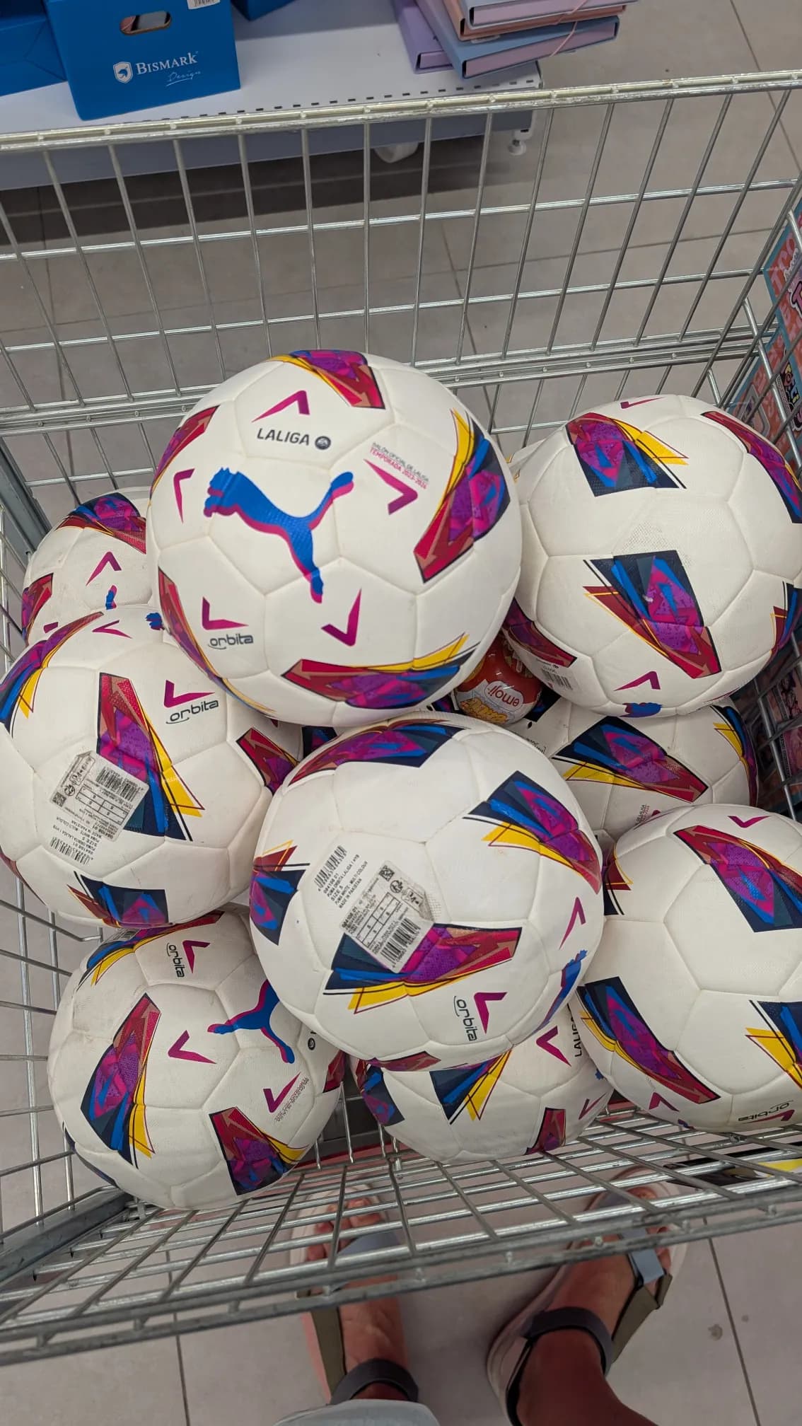 Balón Laliga Puma Órbita Outlet Carrefour Alfafar (Valencia).