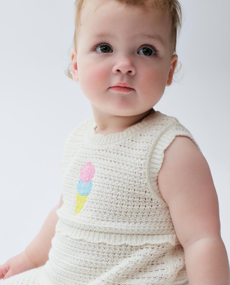 Gap pelele corto de bebé de ganchillo con cuello redondo y estampado de helados beige