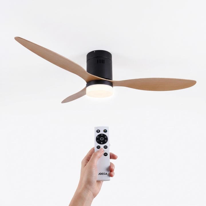 Ventilador de techo negro Jocca con 3 elegantes aspas con acabados de madera, 6 velocidades a seleccionar