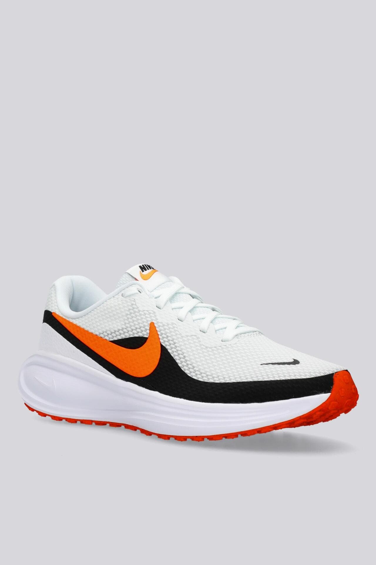 Nike Revolution 8