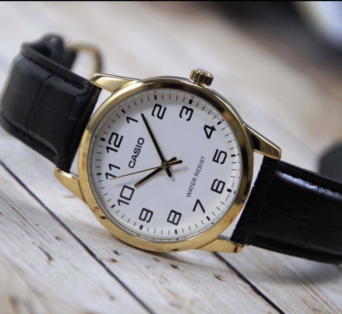 Casio 38mm MTP-V001GL-7BUDF – Reloj Analógico Clásico con Esfera Blanca, Caja Dorada y Correa de Piel