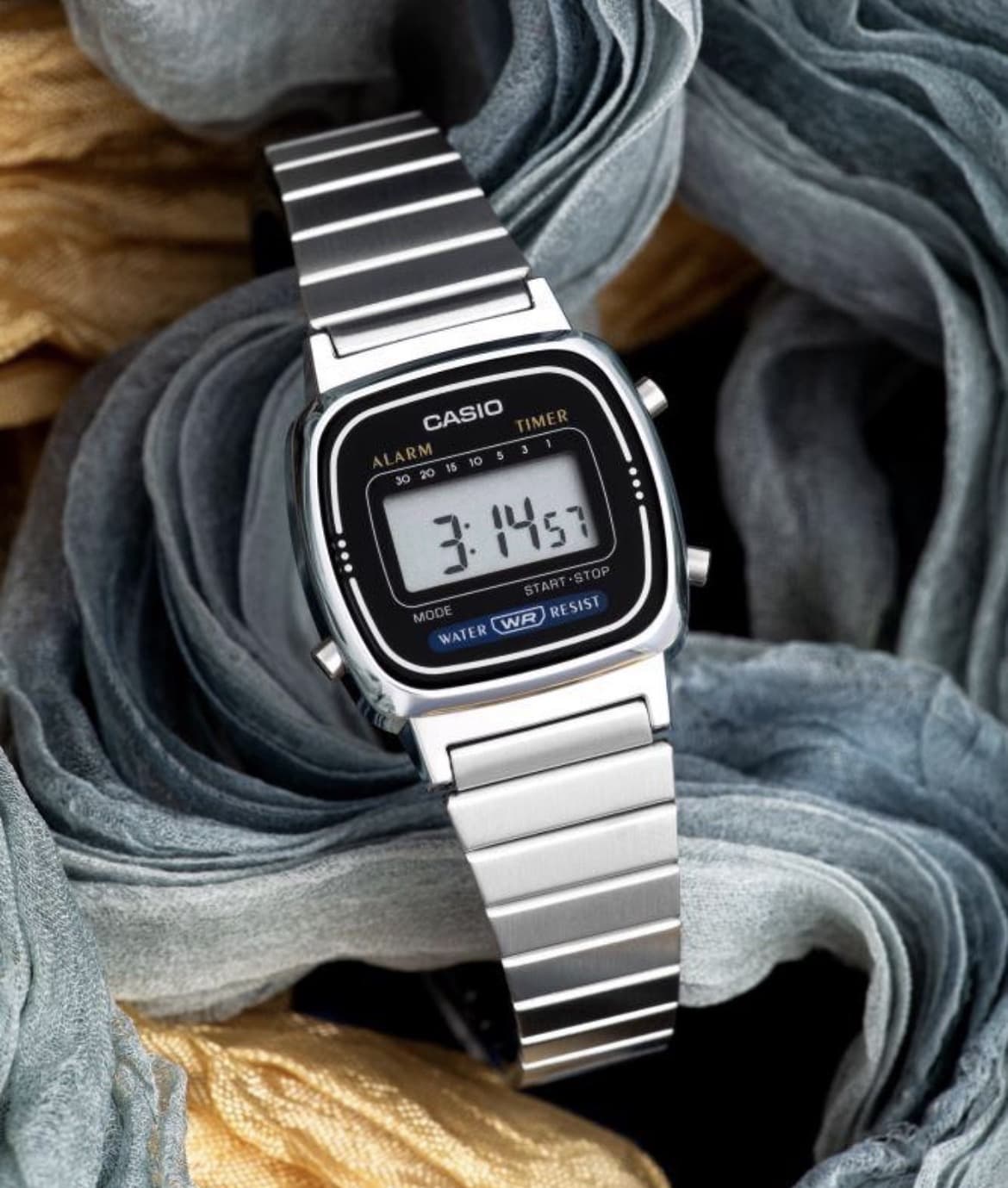 Casio Vintage LA670WA-1DF – Digital Mini de Mujer con Brazalete de Acero, Alarma y Cronómetro