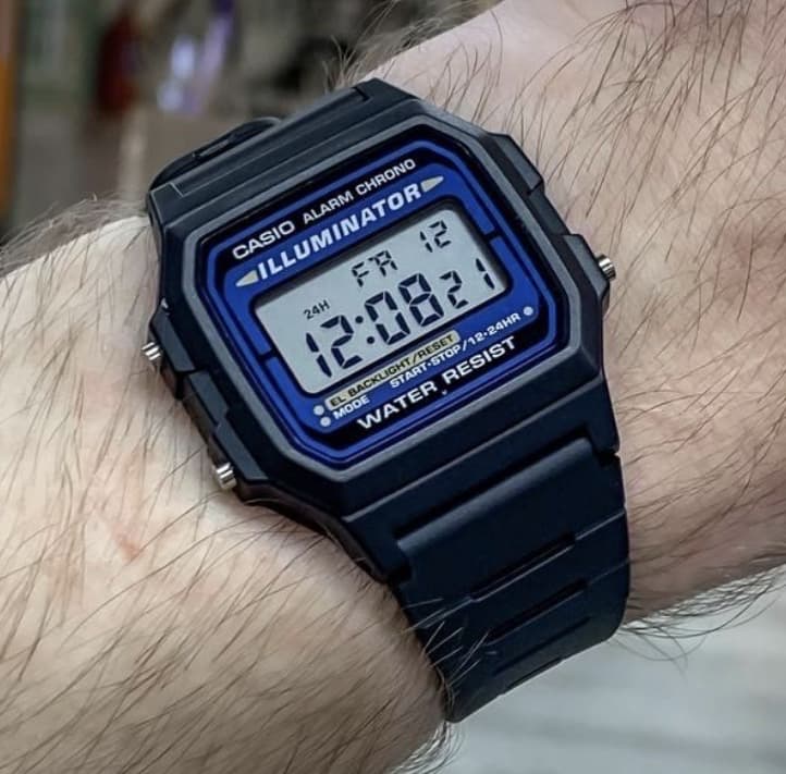 Casio digital clásico con retroiluminación EL, 7 años de pila y WR- envío gratis