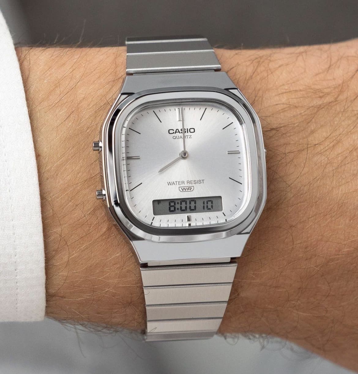 Casio Vintage AQ-240E-7AEF — Reloj Ana-Digi Retro con Esfera Plateada, Brazalete de Acero y Doble Pantalla
